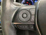 運転中、オーディオの操作をしてて、ハッとしたことはありませんか?ステアリングスイッチは、運転中でもハンドルでオーディオの操作が可能です。安全なドライブをサポートします。