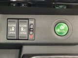 リアドアは乗り降りに便利な両側電動スライドドアです。また運転席に座っていながらスイッチ操作で自在にスライドドアを開け閉めできます。