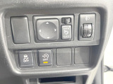【電動格納ミラー】サイドミラーは電動格納式となっており、狭い駐車場でもキズがつくリスクを抑えられます。