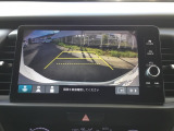 バックモニター付きで、車庫入れやバック時の後方確認をしっかりサポート。モニターに映し出される映像で死角も確認しやすく、狭い場所での駐車や後退時の操作をより安心して行えます。