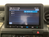 HondaCONNECT対応の便利なナビディスプレー。お持ちのスマートフォンと連携して、ナビやBluetoothでの音楽再生が可能です。デザインはもちろん、操作性も良好です。