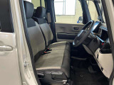 操作性とデザイン性を兼ね備えた運転席となっております。
