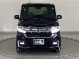 9灯式フルLEDヘッドライトで、より明るく遠くまで照らします!フロントバンパーにはLEDフォグライトが装着されています!