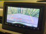 【バックカメラ】駐車時に後方がリアルタイム映像で確認できます。大型商業施設や立体駐車場での駐車時や、夜間のバック時に大活躍!運転スキルに関わらず、今や必須となった装備のひとつです!