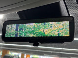 【デジタルインナーミラー】後席の大きな荷物や同乗者で後方が確認しづらい時でも安心!カメラが撮影した車両後方の映像をルームミラー内に表示。クリアな視界で状況の確認が可能です!