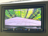 【バックカメラ】駐車時に後方がリアルタイム映像で確認できます。大型商業施設や立体駐車場での駐車時や、夜間のバック時に大活躍!運転スキルに関わらず、今や必須となった装備のひとつです!
