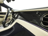 ベントレーは全てオーダーでの発注となっておりますので同じ車種でもステッチやベニヤ部分でまったく違う表情を感じることができます。