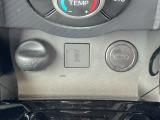 車内で便利な電源供給。【アクセサリーソケット】で、スマートに充電!
