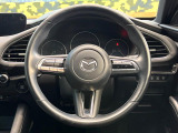 インテリアに合わせたデザインのステアリングは、運転される方のことも考え、運転しやすい形状、大きさです。是非一度、実際に触ってお確かめください。