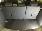 トランクルーム!後ろのシートは片方ずつ倒せます。乗る人や積む荷物に応じてアレンジが可能ですので多彩に使えてとても便利です。