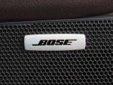 車内音響に合わせてチューニングされた専用スピーカーのBOSEシステム。奥行きのある澄んだ音と驚きの臨場感で、移動時間をプレミアムな音楽空間へと進化させます。