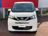 運転席からの視界が左右に広く隅々まではっきりと見渡せます。クルマの前端も把握しやすく安心して運転できます。狭い曲がり角でもすっと曲がれる回転半径4.5m、路地裏の運転もらくらくです。