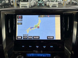 ディスプレイオーディオやカーナビは、現代のドライブにおいて欠かせない装備のひとつです。初めての場所でも迷いにくく、快適なルート案内で運転をサポートします。移動中のエンターテインメント性も高まります。
