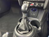 ●MTモード付きAT:通常は自動でおこなわれる変速(ギアチェンジ)をドライバーの操作によって意図的に変えられるシステムです。より一層普段のドライブをお楽しみいただけます!