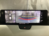 360度モニターは、4つのカメラによる前後左右・俯瞰映像でドライバーからは見えない領域の危険認知をサポート!全周囲の死角を減らし、狭い駐車場や幅寄せ、T字路の進入などの運転の安心感を高めますッ!
