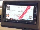 【純正ナビ】人気の純正ナビを装備しております。ナビの使いやすさはもちろん、オーディオ機能も充実!キャンプや旅行はもちろん、通勤や買い物など普段のドライブも楽しくなるはず♪