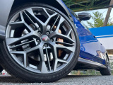 【純正19インチアルミホイール】外観にマッチした純正アルミホイールを装着しております。各種社外アルミホイールや、スタッドレスタイヤも取扱いしております。是非ご相談ください♪