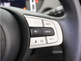 ◆アダプティブクルーズコントロール◆予め設定した車速内でクルマが自動的に加減速。前走車との適切な車間距離を維持しながら追従走行します。【LKAS】車線維持支援システムでステアリング操作を支援。