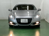 ディスチャージヘッドライト【HID】を装備していますのでとても明るく、夜間の走行や雨の日も安全・安心です。オートライトコントロール付きで周囲の明るさに応じて自動で点灯・消灯します。