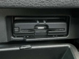 ETC2.0を装備。DSRC通信方式によって双方向通信することでカーナビと高速道路がリアルタイムに情報連携して、便利で快適なドライブ体験を提供します。