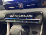 デュアルエアコンとは、運転席と助手席で、個別に温度設定ができる機能です。気温の感じ方は、人それぞれ違うもの。乗る人に優しい機能ですね。