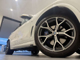 サービスにはドイツ本国と同様に教育と訓練を受け、BMWを知り尽くした「マイスター」が数多く在籍しております。360度による納車前点検整備で、お客様に安心と安全をお届けいたします。