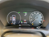 ホンダセンシングは衝突軽減ブレーキだけでなく、標識認識機能や先行車発進お知らせ機能に誤発進抑制機能と車線維持支援に設定した車速内で適切な車間距離を保ってくれる安全・快適機能搭載の先進システムです