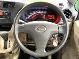 インテリアに合わせたデザインのステアリングは、運転される方のことも考え、運転しやすい形状、大きさです。是非一度、実際に触ってお確かめください。