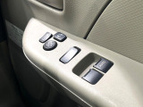 【電動格納ミラー】サイドミラーは電動格納式となっており、狭い駐車場でもキズがつくリスクを抑えられます。