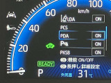 視認性のいいメーターを採用しており、快適なドライブをサポートします。