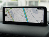 マツダコネクトの10.25インチワイドセンターディスプレイです。『Android Auto』『Apple CarPlay』や独自のコネクテッドサービスに対応したインターフェイスシステムです。