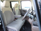 運転席の高さを変更できるので、体格に合わせた位置で運転できます!