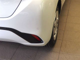 コーナーセンサーを車の前後に装備。障害物までの距離に応じて警告音を変えてお知らせ。縦列駐車時や駐車場・車庫などでの取り回しをサポートします。詳細は販売店スタッフまでおたずねください。