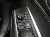 電動格納ミラー! スイッチひとつでミラーを畳めます。