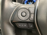 運転中、オーディオの操作をしてて、ハッとしたことはありませんか?ステアリングスイッチは、運転中でもハンドルでオーディオの操作が可能です。安全なドライブをサポートします。
