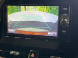 【バックカメラ】駐車時に後方がリアルタイム映像で確認できます。大型商業施設や立体駐車場での駐車時や、夜間のバック時に大活躍!運転スキルに関わらず、今や必須となった装備のひとつです!