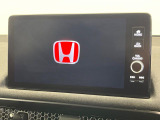 【メーカー純正ナビ】インテリアに溶け込むスタイリッシュな「専用設計」メーカーナビを装備♪視認性や操作性など基本性能にも優れ、より上質なカーライフをお楽しみいただけます。