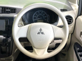 インテリアに合わせたデザインのステアリングは、運転される方のことも考え、運転しやすい形状、大きさです。是非一度、実際に触ってお確かめください。