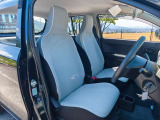 運転席のシートはホールド性に優れ疲れませんよ!