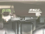 【三菱e-Assist】走行中に前方の車両等を認識し、衝突しそうな時は警報とブレーキで衝突回避と被害軽減をアシスト。より安全にドライブをお楽しみいただけます。