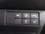パワーテールゲートの開閉、パーキングセンサー、横滑りを防ぐVSA等のスイッチ類は運転席の右側、手の届きやすい位置にあります。