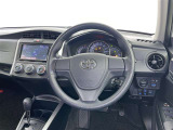 運転席まわりです。 各操作スイッチは使いやすい位置に配置されてます。