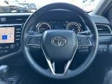 【革巻きステアリング】本革仕様で高級感あふれるハンドルです。使えば使うほど味が出てくるので段々と愛着が湧いてくるのはレザー素材ならではです。