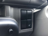運転席シートにはヒーター完備。寒い冬の出発時もお尻あったあか快適です