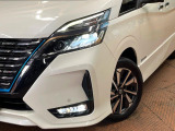 【LEDヘッドライト】悪天候や夜間走行時も良好な視界を確保し安心して運転できる高輝度LEDヘッドライトを装備!点灯速度が早く、消費電力も抑えられています。
