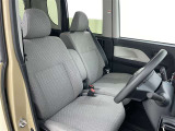 高いホールド性で運転姿勢が安定します。長距離ドライブでも疲れにくいのが魅力です。快適なドライビングライフをお送りください♪