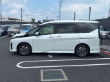 当店は照明・屋根付きスペースございますので雨天時も安心して現車確認が可能です。