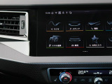 スマートフォンとAudiをUSBケーブルを介し接続。AppleのCarPlayやAndroid Autoのアプリを通じて、スマートフォンのコンテンツをMMIディスプレイに表示します。