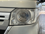 LEDヘッドライトは、点灯の瞬間から最大光量を発揮し、突然暗くなるトンネルなどでの安定感を高めます。