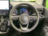 インテリアに合わせたデザインのステアリングは、運転される方のことも考え、運転しやすい形状、大きさです。是非一度、実際に触ってお確かめください。